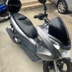 距離浅！5000キロ！後期！PCX125！ホンダ純正ボックス！レア色！ 自賠責付！（Ｒ12.7月）の画像