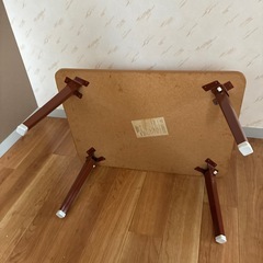 折りたたみテーブルの画像
