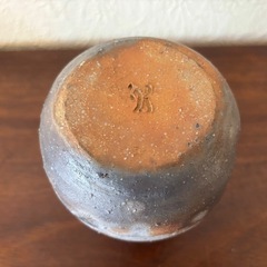 陶器の花瓶の画像