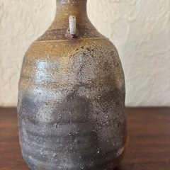 陶器の花瓶の画像