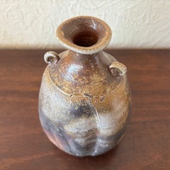 陶器の花瓶の画像