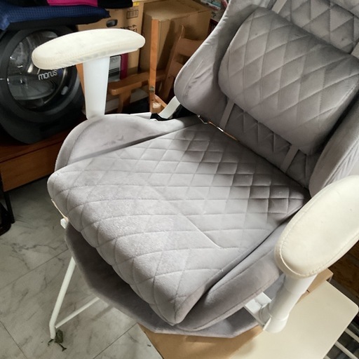 ロータイプのゲーミングチェア　グレー　中古