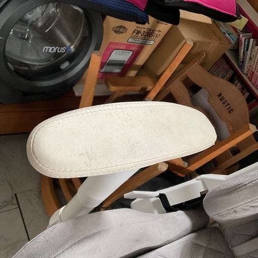 ロータイプのゲーミングチェア　グレー　中古