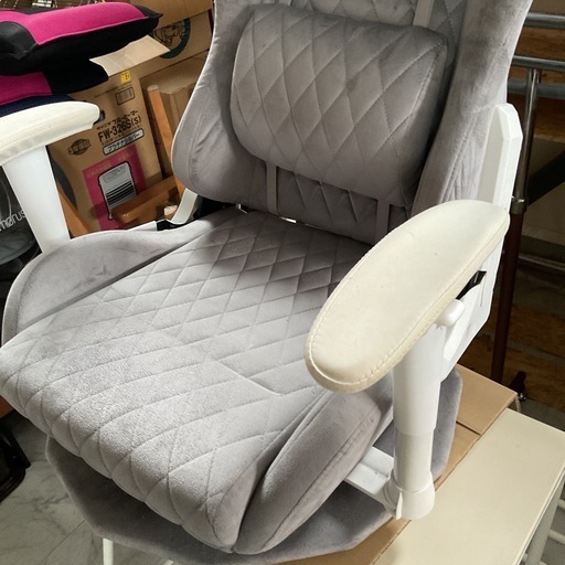 ロータイプのゲーミングチェア　グレー　中古
