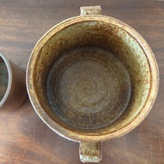 陶器の花瓶の画像