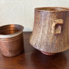 陶器の花瓶の画像