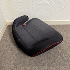 ブースターシート 黒 メッシュ サイドサポート付きの画像