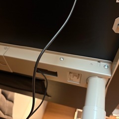 IKEA イドーセン 昇降デスク 160cm×80cm 天板ブラック、脚部分ベージュの画像