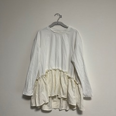 【未使用新品】裾フリルトップス