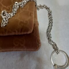 Gucciシルバーの画像