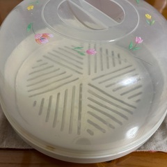ハートのケーキの型とケーキを入れておく物になります。の画像