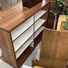 ⭐️春日市⭐️バーカウンター⭐️カウンター⭐️オシャレ⭐️ウォルナットカラー⭐️収納力⭐️定価49,800円⭐️No2036の画像