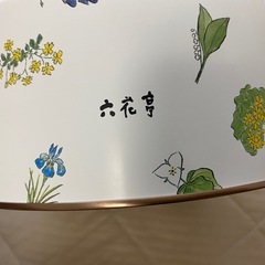 ※お譲り先決定※
【無料で差し上げます】六花亭　花柄　大丸缶/空き缶の画像