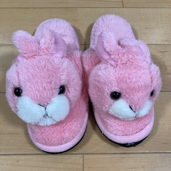 ピンクのうさぎのもこもこスリッパの画像