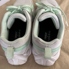 JENNI スニーカー　22センチ の画像