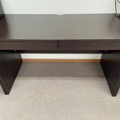 【お譲りします】3台！早いもの勝ちです！ダークブラウンのシンプル木製デスク（引き出し付き）の画像