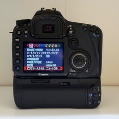 Canon EOS 7D デジタル一眼レフカメラ バッテリーグリップ付きの画像