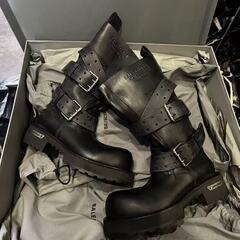 バレンシアガ ヴェノム ハイカットブーツの画像