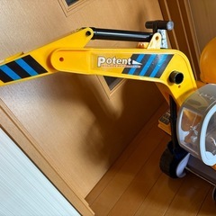 子ども用 ショベルカー ヘルメット付き の画像