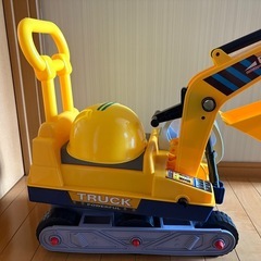 子ども用 ショベルカー ヘルメット付き の画像