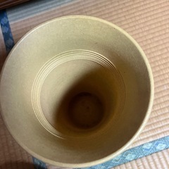 花瓶　ベージュの画像