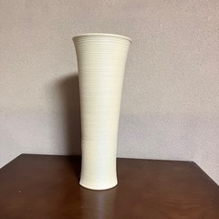 花瓶　ベージュの画像