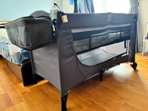 【引き取り限定】折りたたみベビーベッド おむつ替えテーブル付き　プレイヤード 美品 キャスター付き