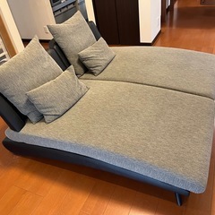 日本製ソファ　2023年購入　一人掛けカウチ2台　ヘッドレスト付き　元値23万円の画像