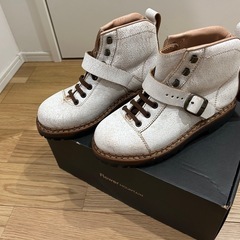 女子靴の画像