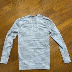 UNDER ARMOUR 長袖 コンプレッションシャツ グレー インナー　加圧式の画像