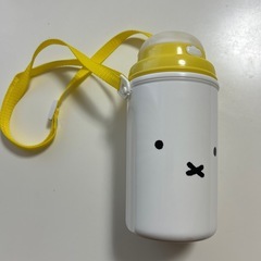 子ども用水筒のストラップとストローの画像