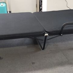 △ 折りたたみベッド セミダブルベッド 展開時の寸法 高さ 33㎝ 長さ 210cm 幅 90cm メーカー不明 キズ、汚れ有り 現状渡し 現状渡しの画像