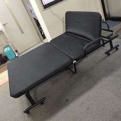 △ 折りたたみベッド セミダブルベッド 展開時の寸法 高さ 33㎝ 長さ 210cm 幅 90cm メーカー不明 キズ、汚れ有り 現状渡し 現状渡しの画像
