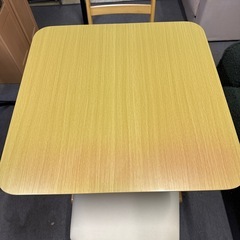 ダイニングセット　回転チェア二脚セットの画像