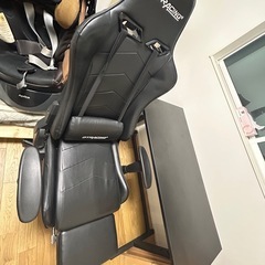 「値下げ」ゲーミングチェアとデスクセットの画像