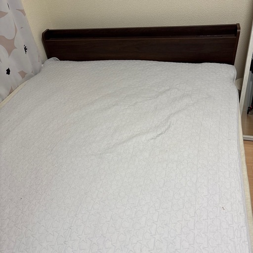 【12月まで】
ダブルベッド(マットレス込み)