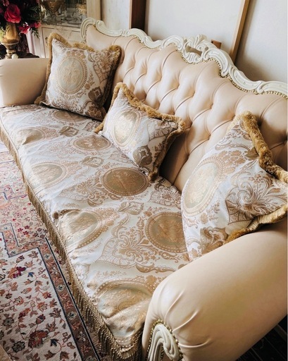 12% OFF！ イタリア製 三人がけソファー ピンクレザー 合皮 猫脚 肘付き 3P 3人用 ソファ