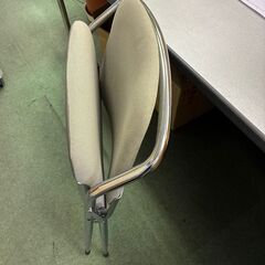 折り畳み式椅子の画像