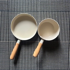 フライパンと鍋の画像