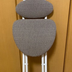 折りたたみ椅子の画像