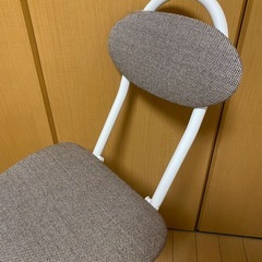 折りたたみ椅子の画像
