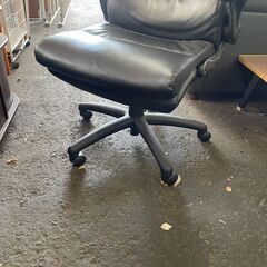 リサイクルショップどりーむ荒田店　No4922 OAチェア　ブラック　革張り　合成皮革　シックでカッコいいです♪　座高調節可能の画像