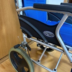 ケアテックジャパン★アルミ　軽量　車イス★折り畳み　こんぱコンパクトの画像