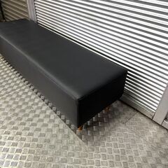 店頭引き渡し 中古 ベンチソファ レザー イス 家具 脚付き 背もたれ無し Bの画像