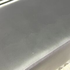 店頭引き渡し 中古 ベンチソファ レザー イス 家具 脚付き 背もたれ無し Cの画像