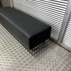 店頭引き渡し 中古 ベンチソファ レザー イス 家具 脚付き 背もたれ無し Cの画像