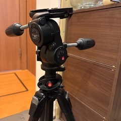「Manfrotto 055CXPRO4 カーボン三脚 雲台付き」の画像