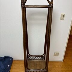 折り畳み 籐（ラタン）ハンガーラック　キャスター付きの画像
