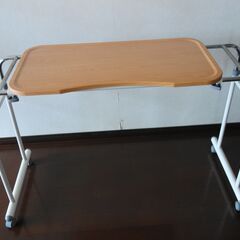 ベッドテーブルの画像