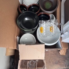 食器大量の画像